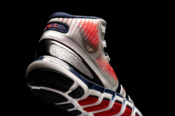 组图:adidas发布全新Crazy Quick产品线