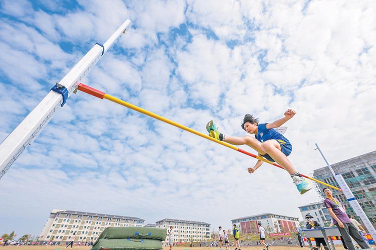 阳光运动强身健体，莫忘快乐运动